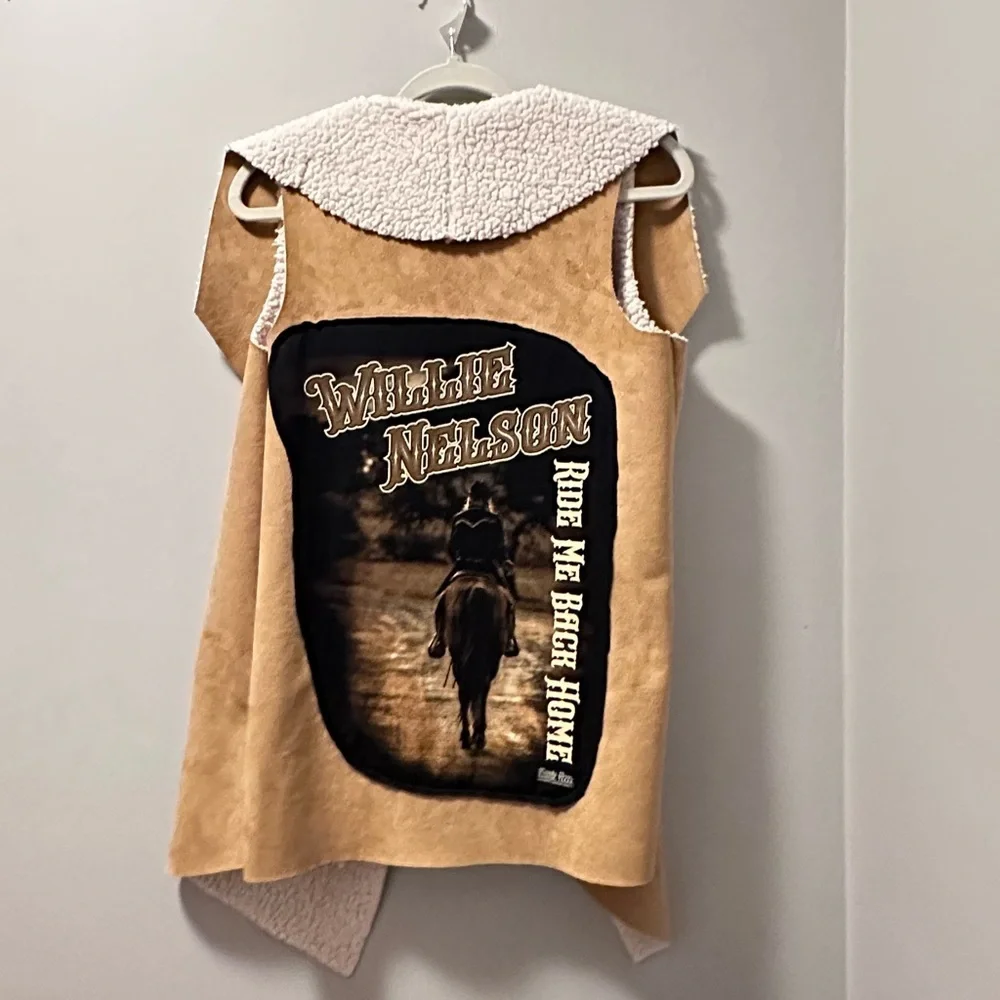 Willie Nelson ride me back home No Boundaries Junior Cozy Sueded Sherpa Vest - Picture 3 of 6